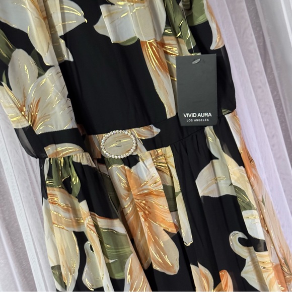 Sexy, vibrant, floral, flowy, long dress with diamond accent! - Picture 2 of 3